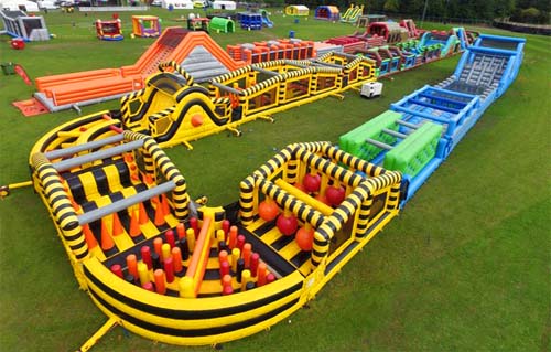 Alquiler de circuitos hinchables humor amarillo Barcelona