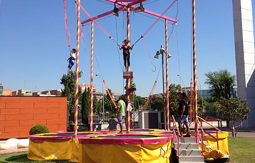 Alquiler de atracción camas elásticas en Barcelona