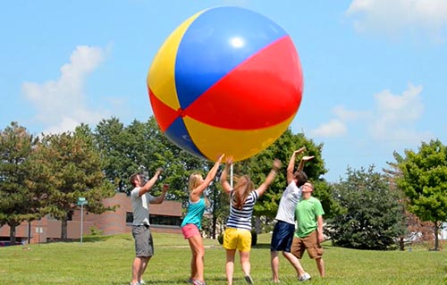 Alquiler de pelotas gigantes hinchables en Barcelona