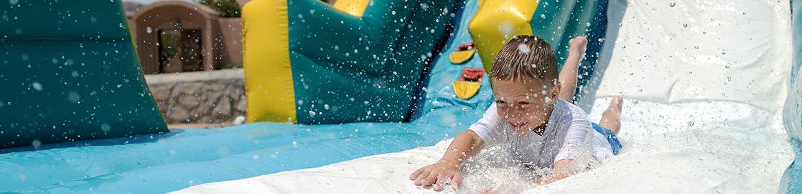 Aqluiler de hinchables de agua Barcelona