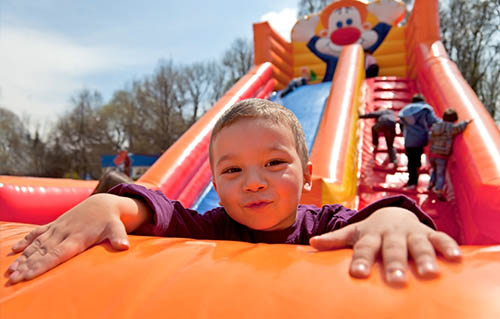 alquiler de Castillos Hinchables para fiestas infantiles en barcelona