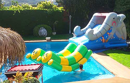 Alquiler hinchables de agua para piscina Barcelona
