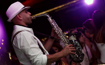 Saxofonistas para eventos y fiestas en barcelona