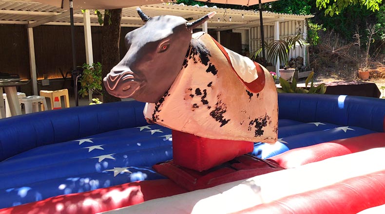 Atracción Toro Mecánico Para Eventos Barcelona