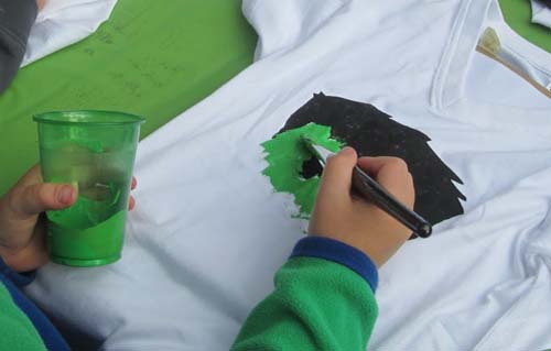 Taller de pintar camisetas para niños Barcelona