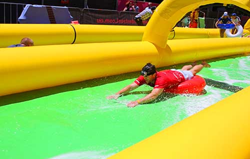 Alquiler tobogán gigante de agua en barcelona